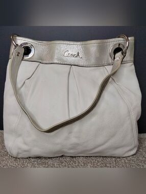 Coach Ashley Leather Hippie Shoulder Bag White Silver 17605 Pebbled Style Purse